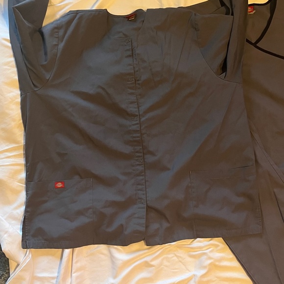 Dickies women gray scrubs 2 short sleeve sets and 1 long sleeve jacket - Picture 6 of 7